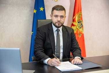 mr Dragoljub Nikolić